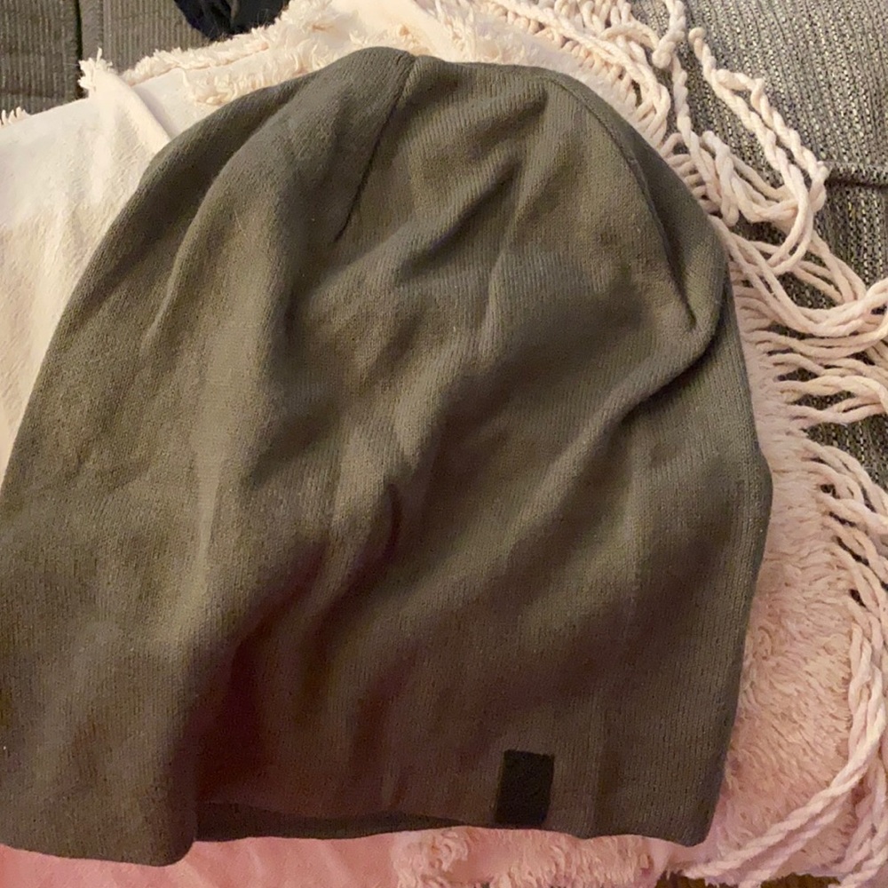 Men’s green beanie only worn once